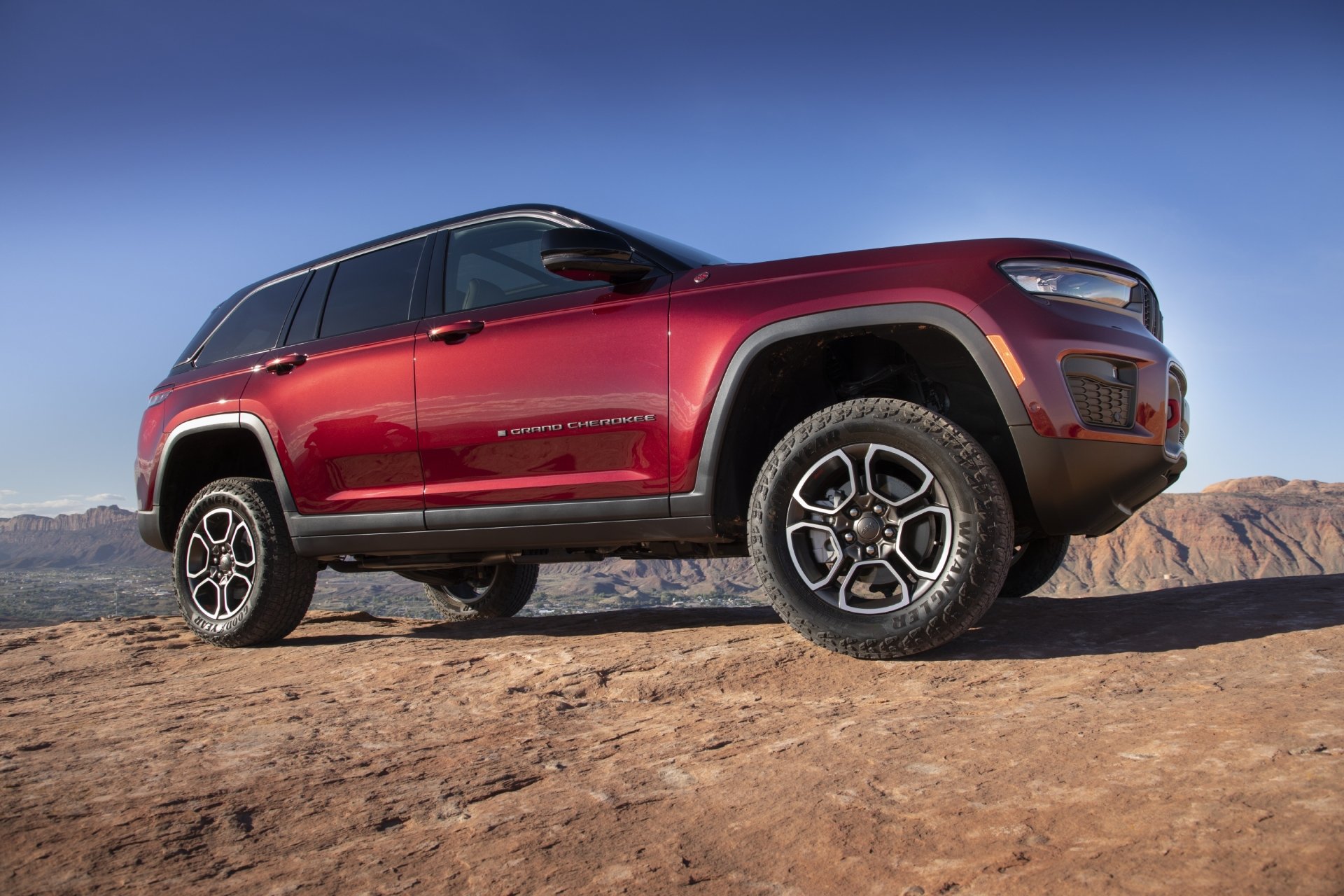 Download SUV Jeep Grand Cherokee Trailhawk Vehicle Jeep Grand Cherokee HD Wallpaper