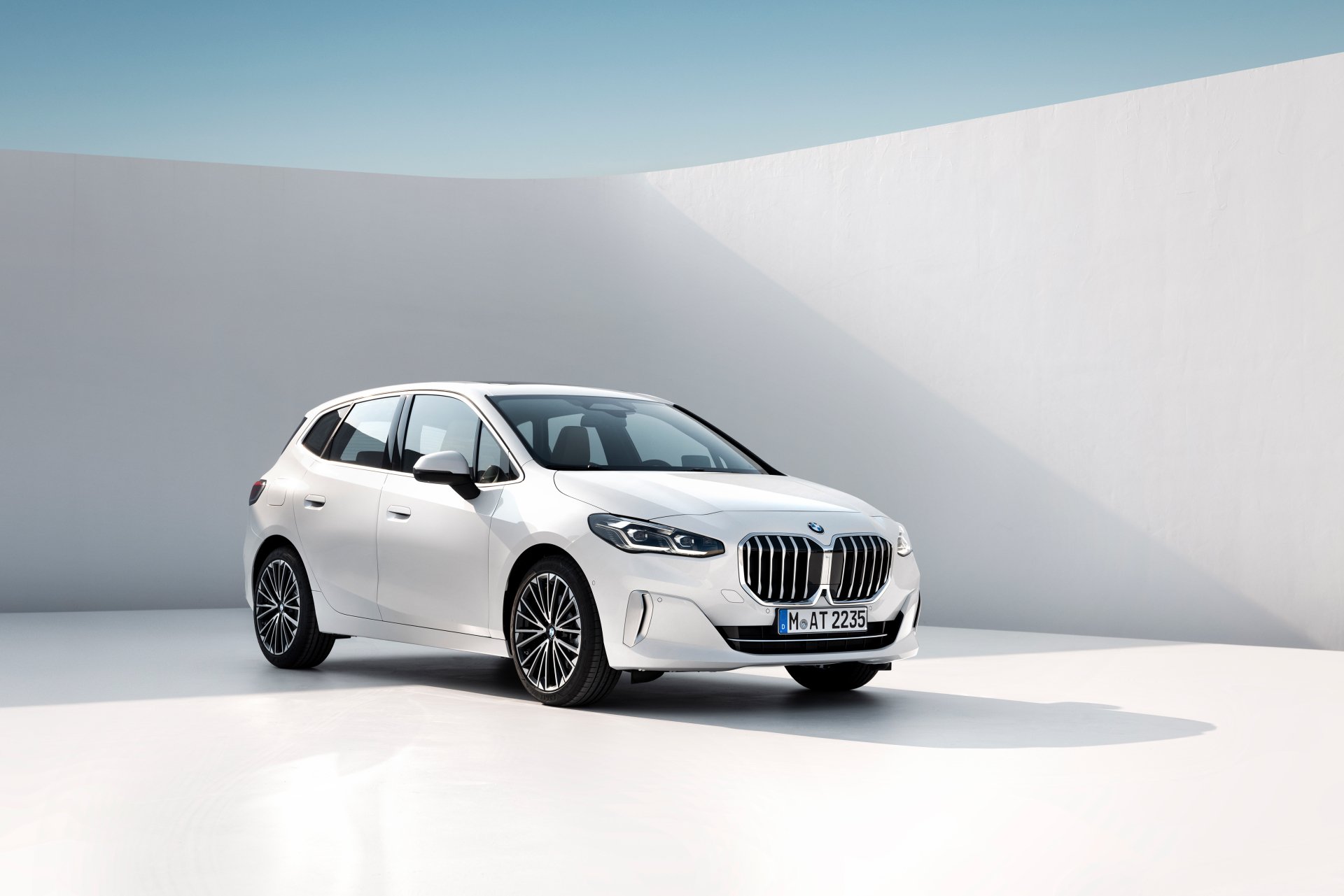 Download Vehicle BMW 223i Active Tourer Luxury Line 4k Ultra HD Wallpaper