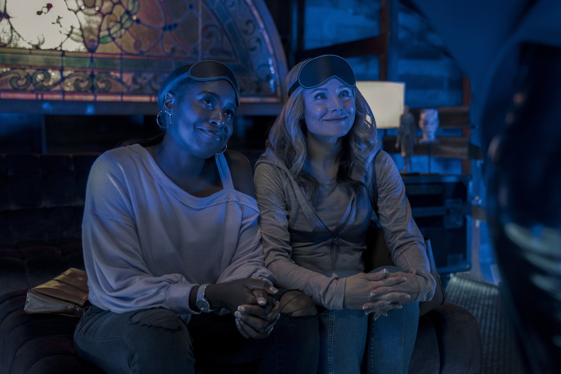 Download Kristen Bell Kirby Howell-Baptiste Movie Queenpins 4k Ultra HD Wallpaper