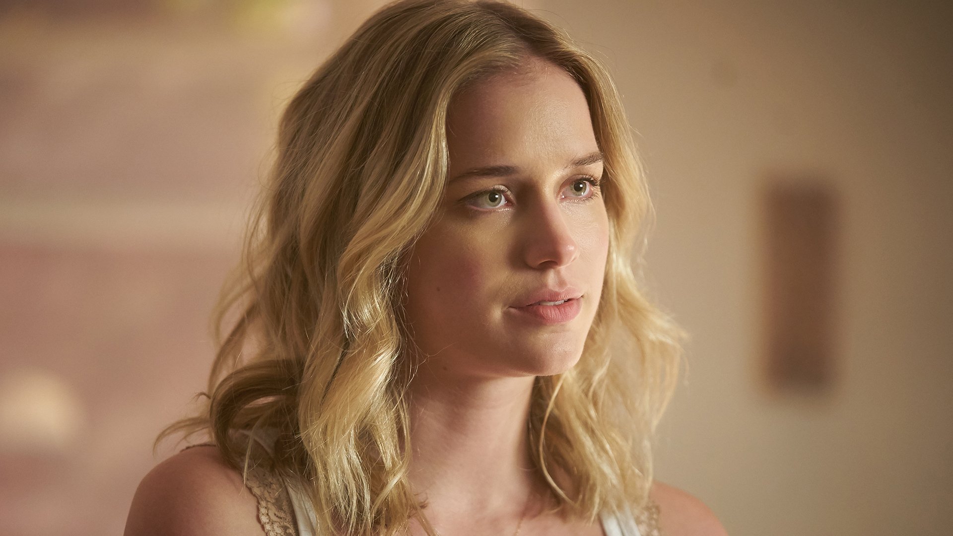 Download Elizabeth Lail TV Show YOU HD Wallpaper