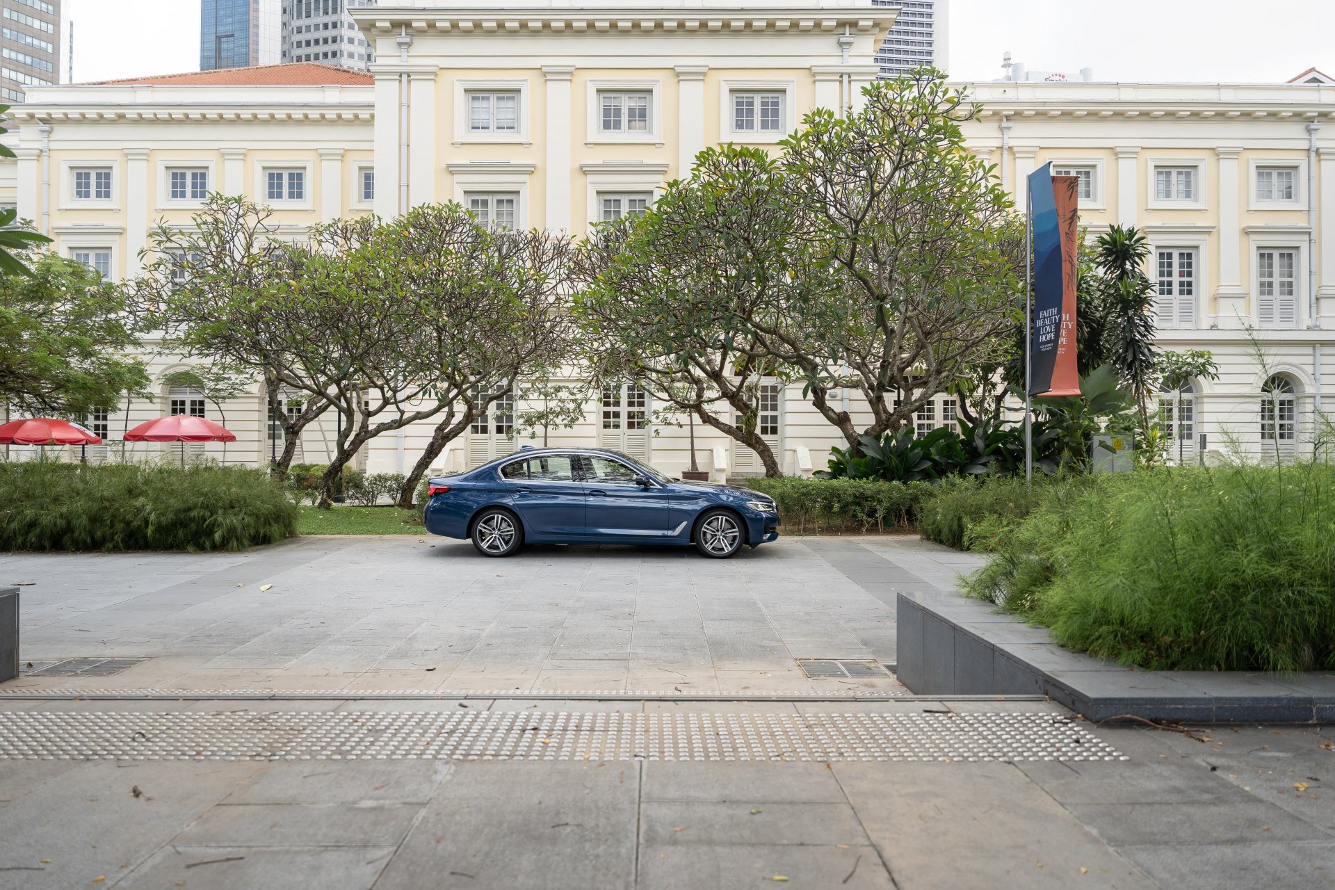 Download BMW 530e Luxury Line Vehicle BMW 5 Series 4k Ultra HD Wallpaper