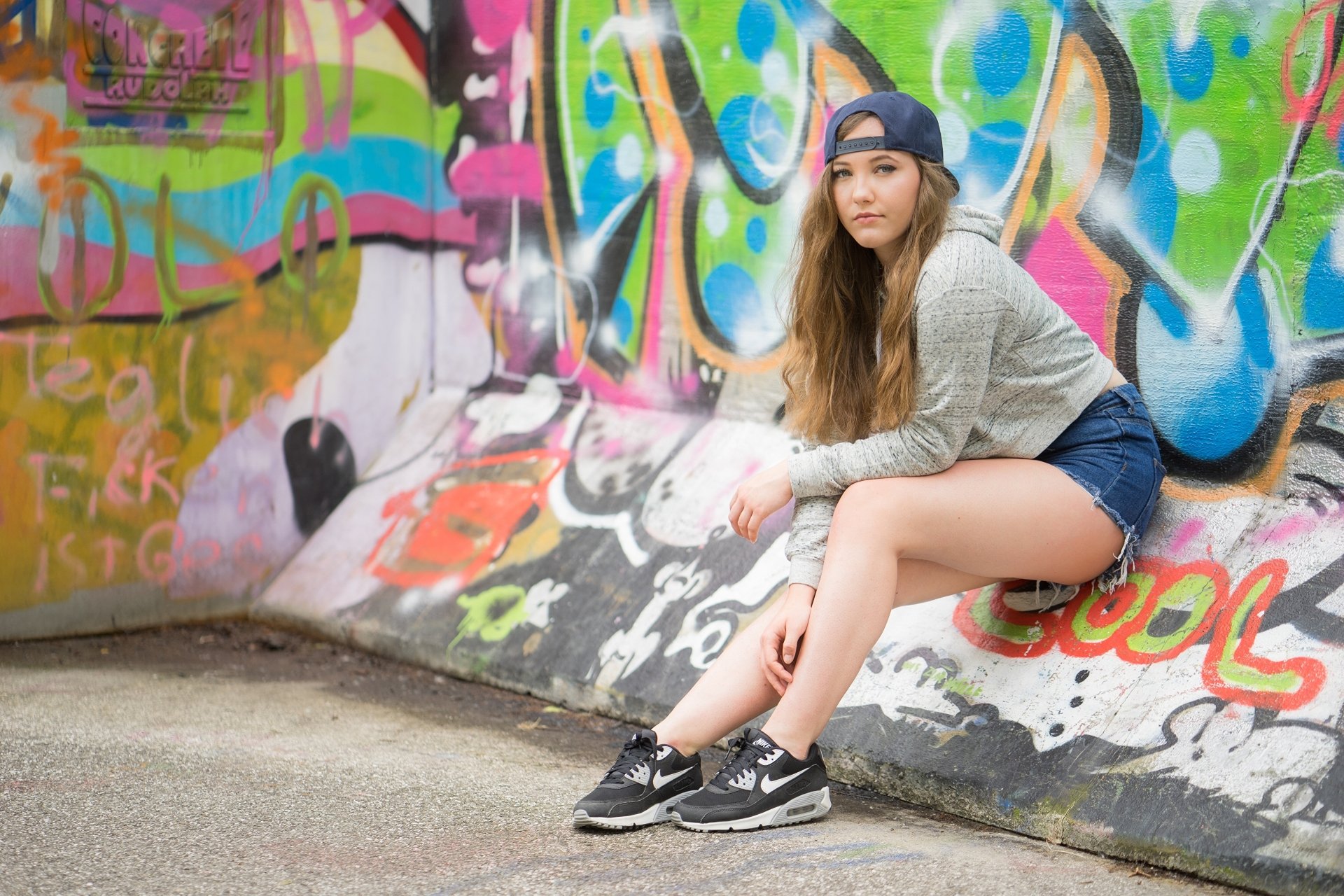 Download Graffiti Woman Model 4k Ultra HD Wallpaper