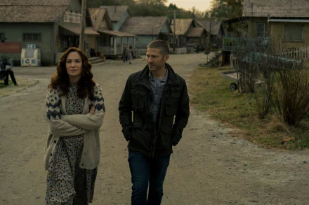 Zach Gilford Kate Siegel TV Show Midnight Mass HD Desktop Wallpaper | Background Image
