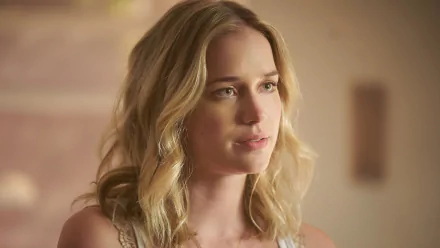 Elizabeth Lail TV Show YOU HD Desktop Wallpaper | Background Image