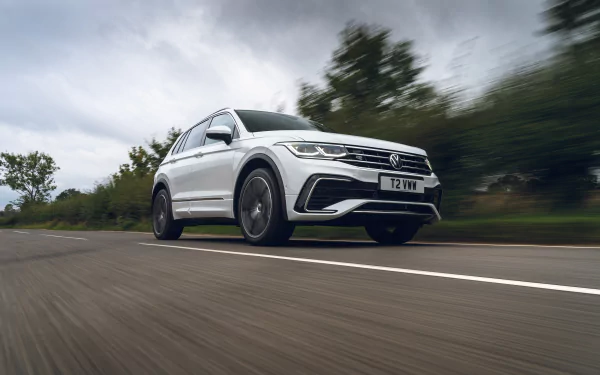 SUV Volkswagen Tiguan eHybrid R-Line vehicle Volkswagen Tiguan R-Line HD Desktop Wallpaper | Background Image