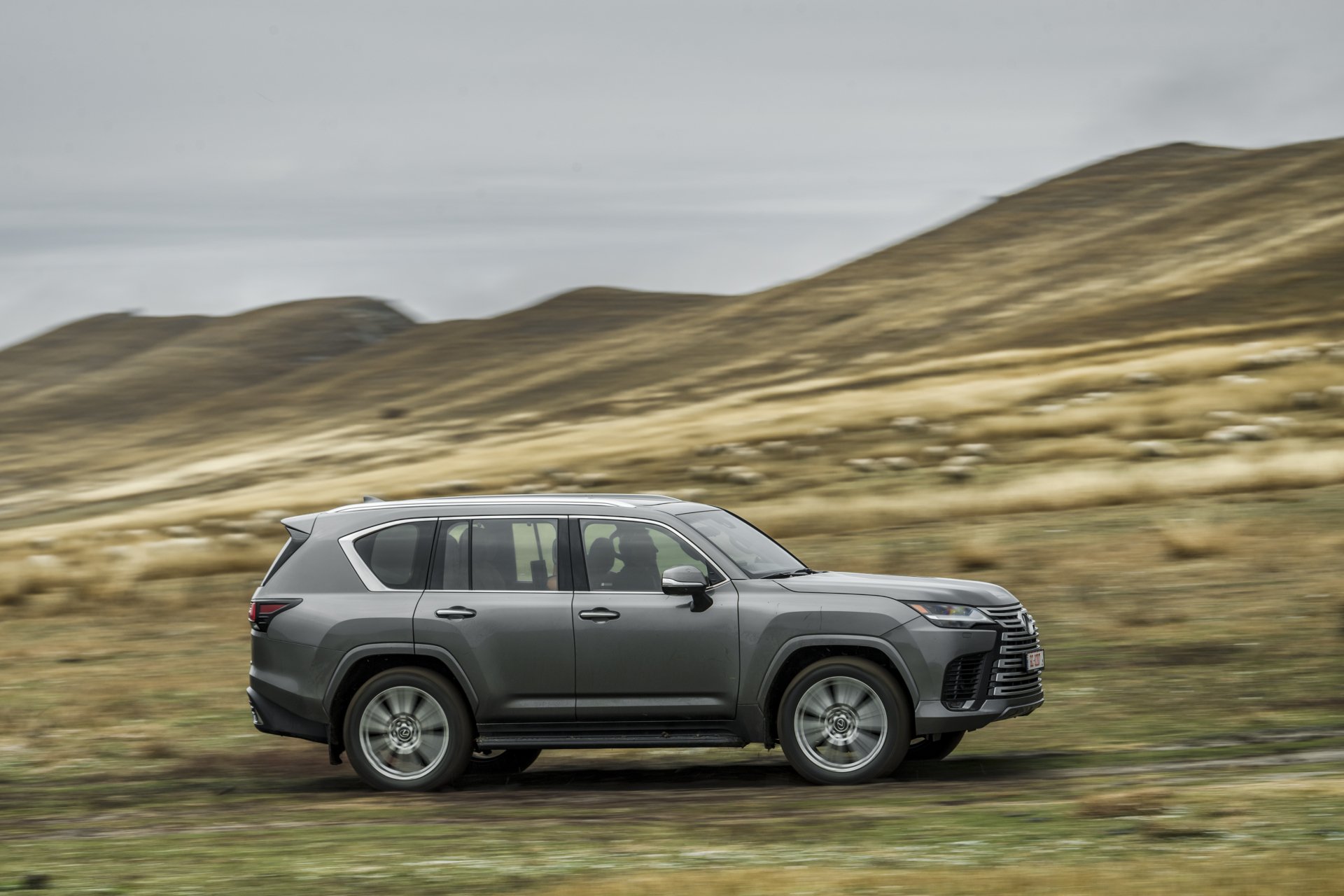 Download SUV Vehicle Lexus LX 600 4k Ultra HD Wallpaper