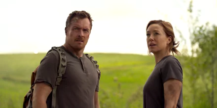 Molly Parker Maureen Robinson Toby Stephens John Robinson TV Show Lost In Space HD Desktop Wallpaper | Background Image