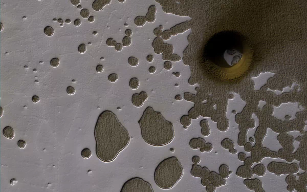  This photo from NASA's Mars Reconnaissance Orbiter show it is late summer in the Southern hemisphere