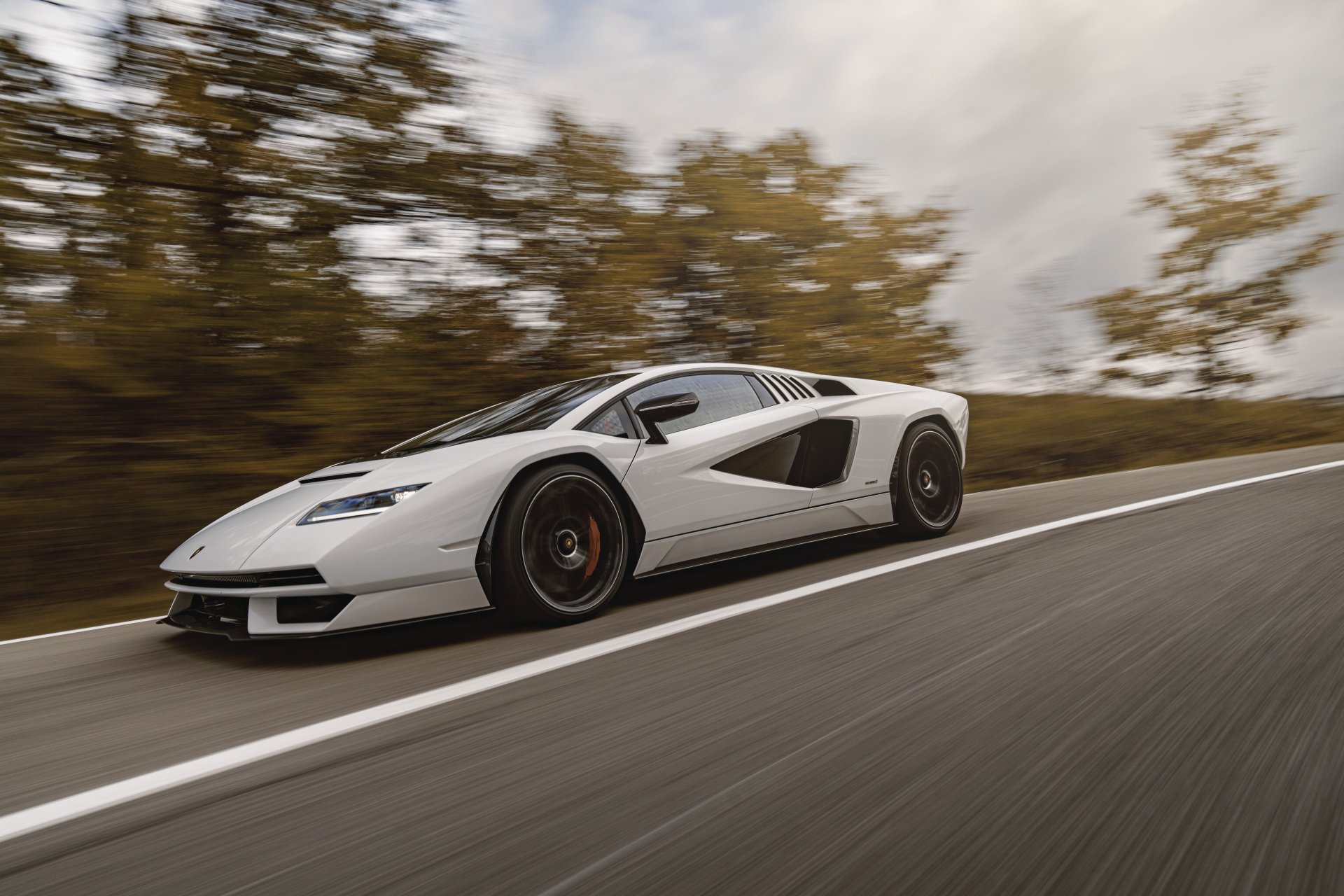 Download Supercar Vehicle Lamborghini Countach LPI 800-4 8k Ultra HD Wallpaper