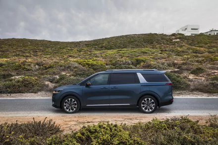 SUV vehicle Kia Carnival HD Desktop Wallpaper | Background Image