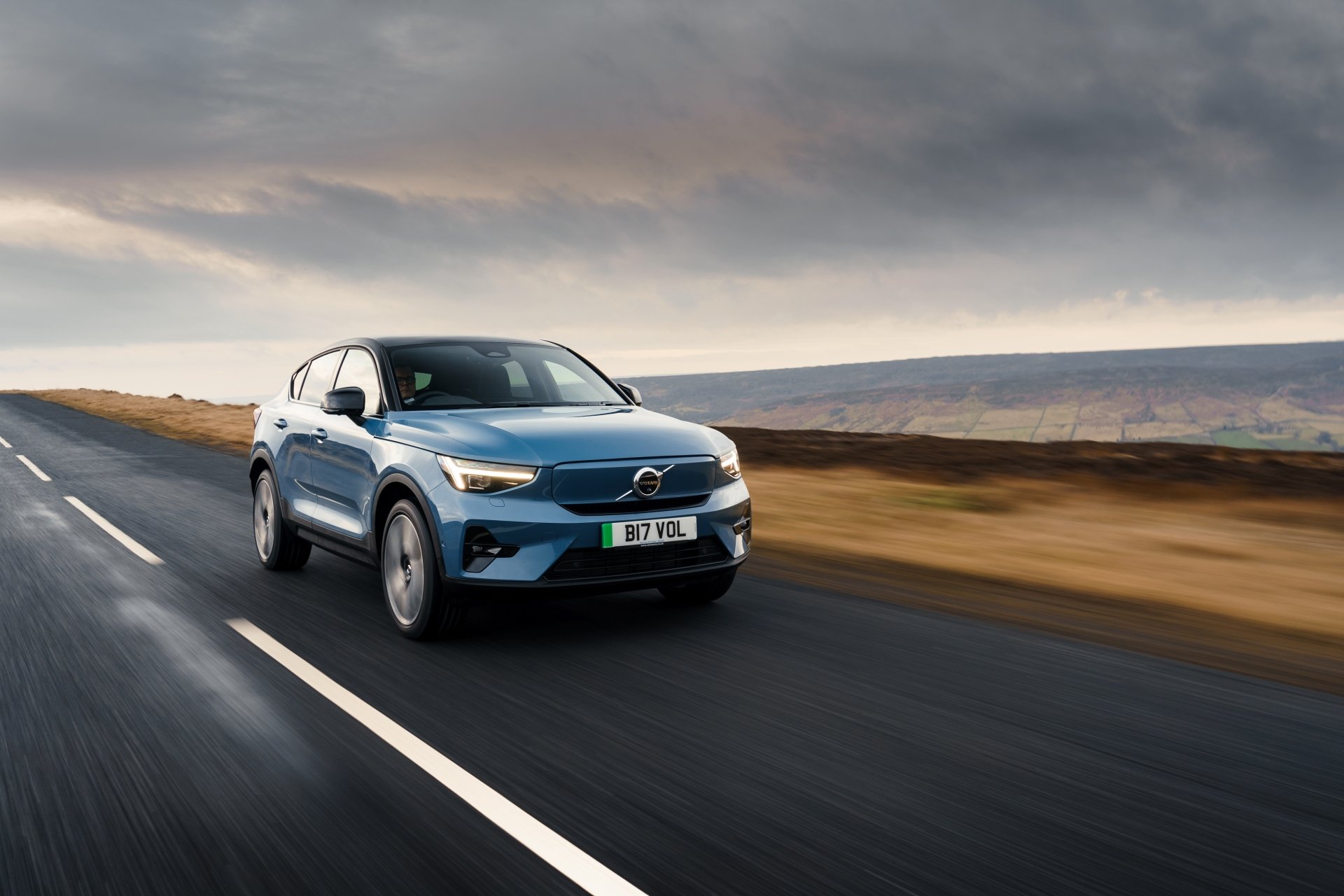 Download SUV Vehicle Volvo C40 4k Ultra HD Wallpaper