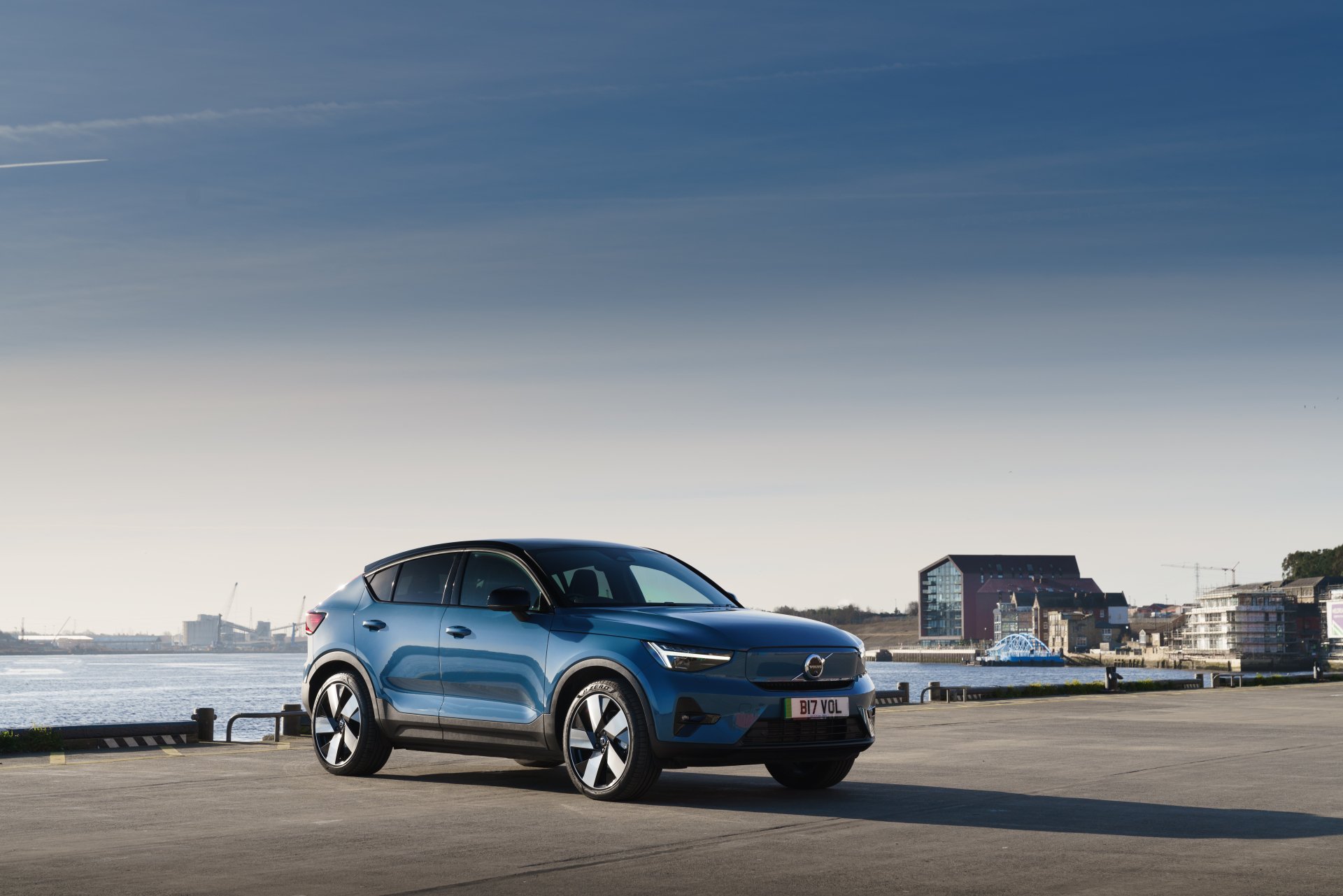 Download SUV Vehicle Volvo C40 8k Ultra HD Wallpaper