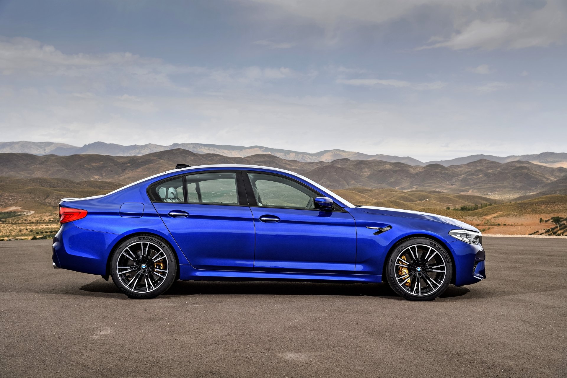 Download Vehicle BMW M5 4k Ultra HD Wallpaper