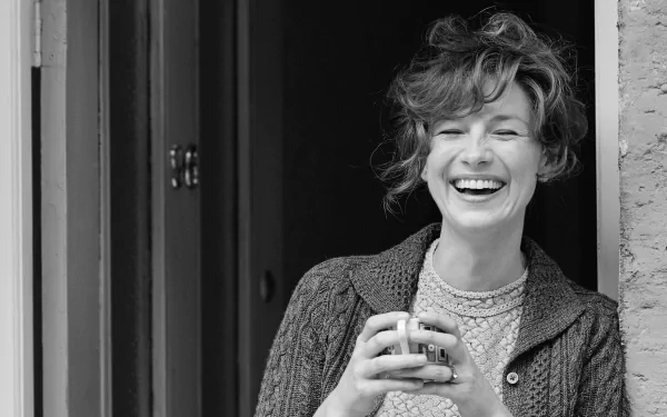 Caitriona Balfe movie Belfast HD Desktop Wallpaper | Background Image