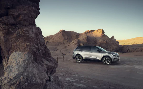 SUV vehicle Renault Austral E-TECH Hybrid HD Desktop Wallpaper | Background Image