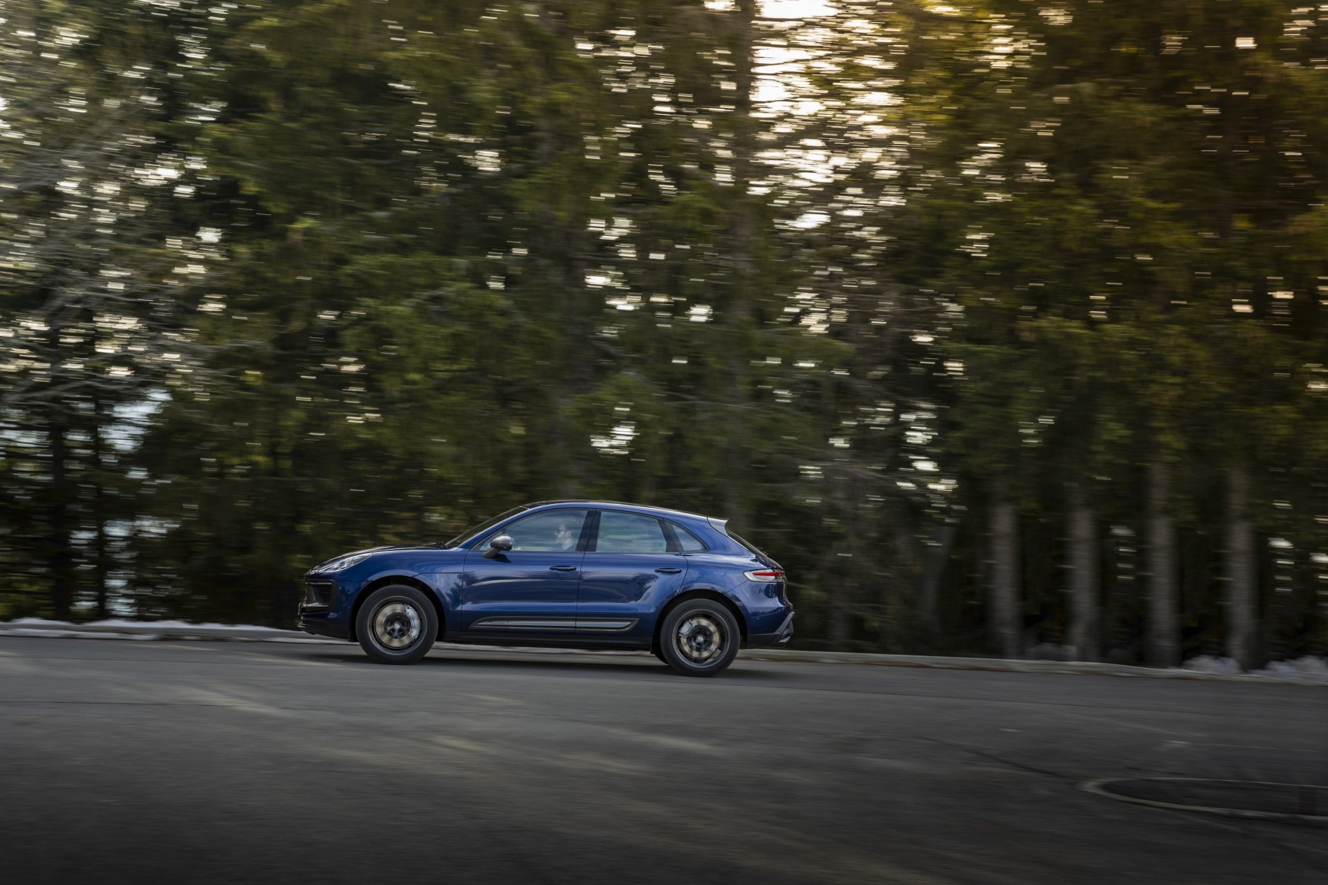 Download Vehicle Porsche Macan Turbo 4k Ultra HD Wallpaper