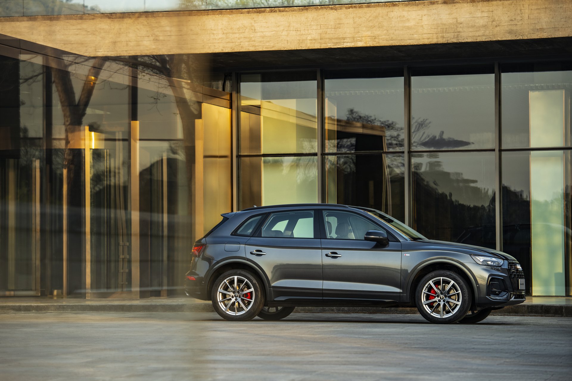 Download Vehicle Audi Q5 45 TFSI Quattro S Line 8k Ultra HD Wallpaper