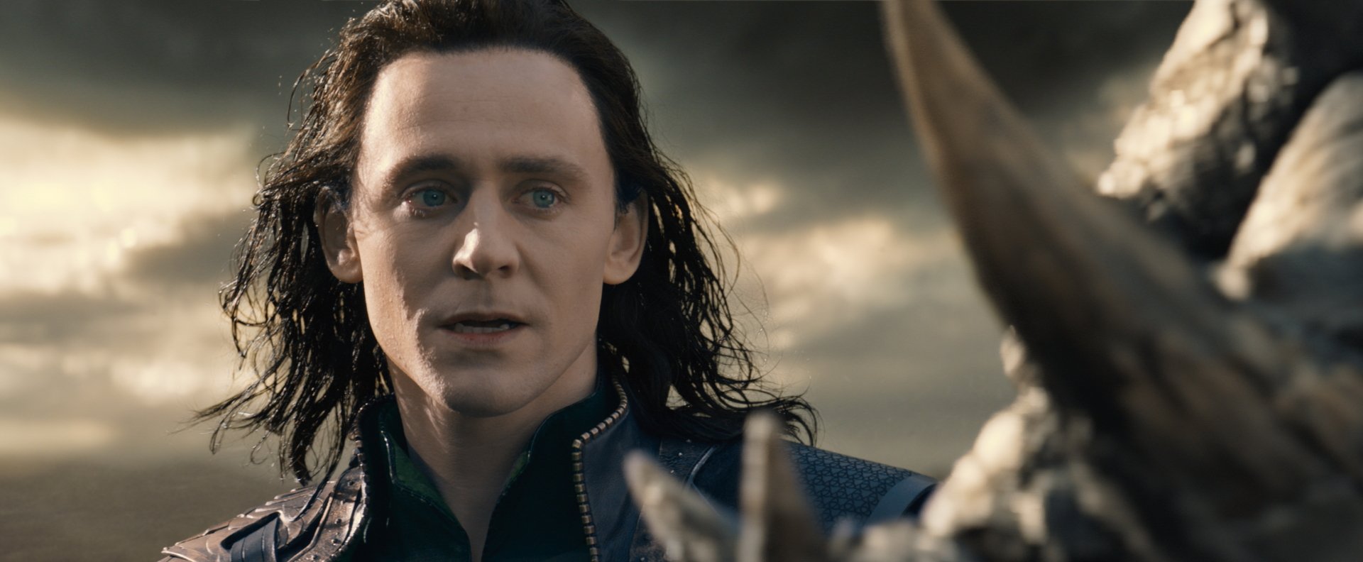Download Tom Hiddleston Loki (Marvel Comics) Movie Thor: The Dark World HD Wallpaper