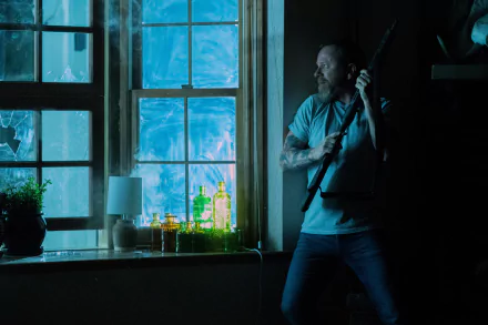 Kiefer Sutherland movie The Contractor (2022) HD Desktop Wallpaper | Background Image