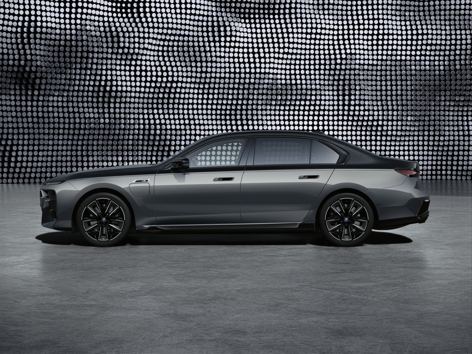 Download Vehicle BMW 760i XDrive 8k Ultra HD Wallpaper