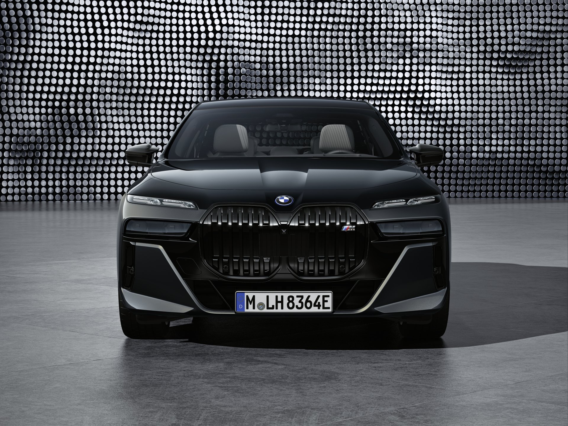 Download Vehicle BMW 760i XDrive 8k Ultra HD Wallpaper