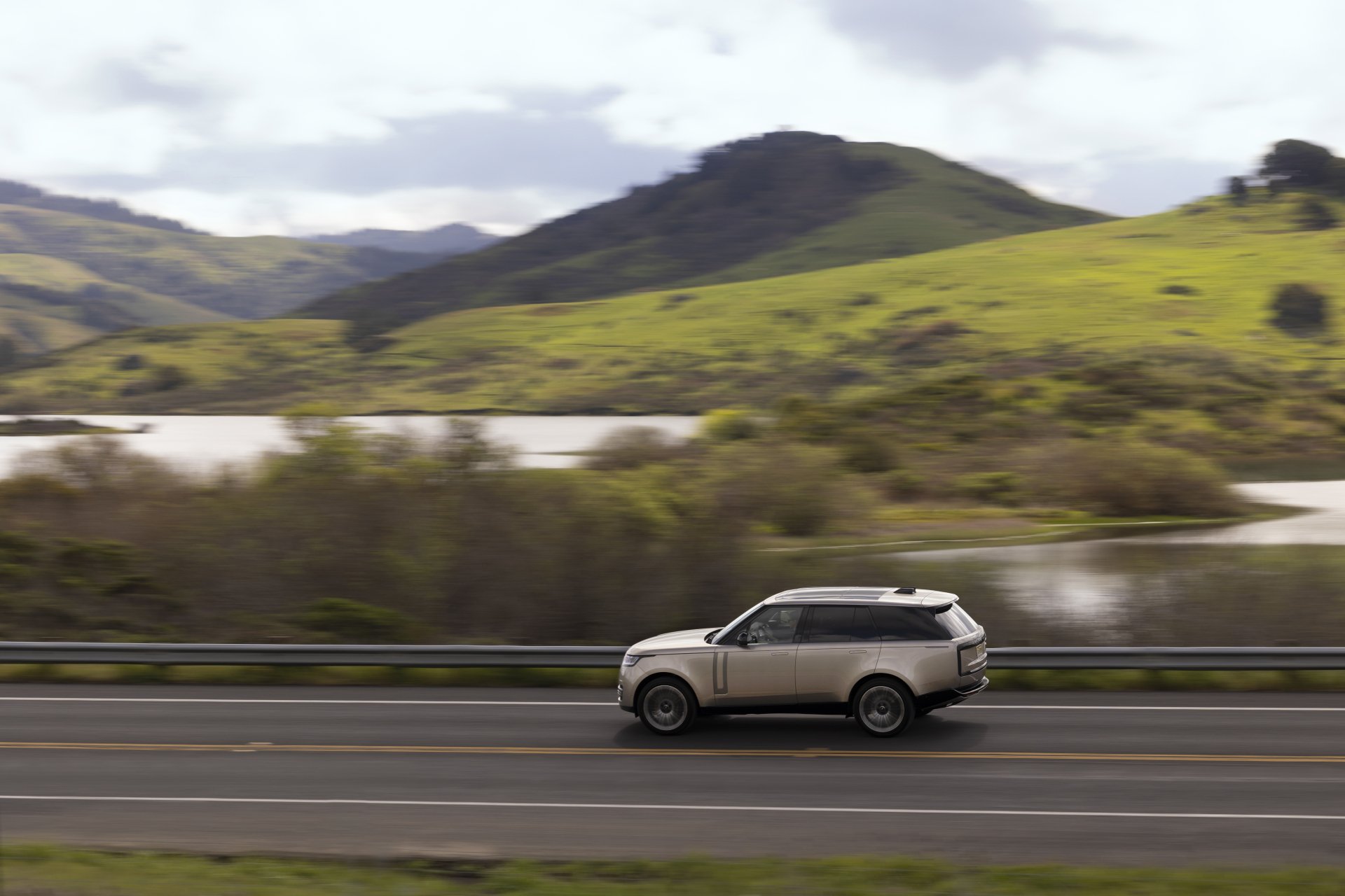 Download Vehicle Range Rover HSE D350 4k Ultra HD Wallpaper