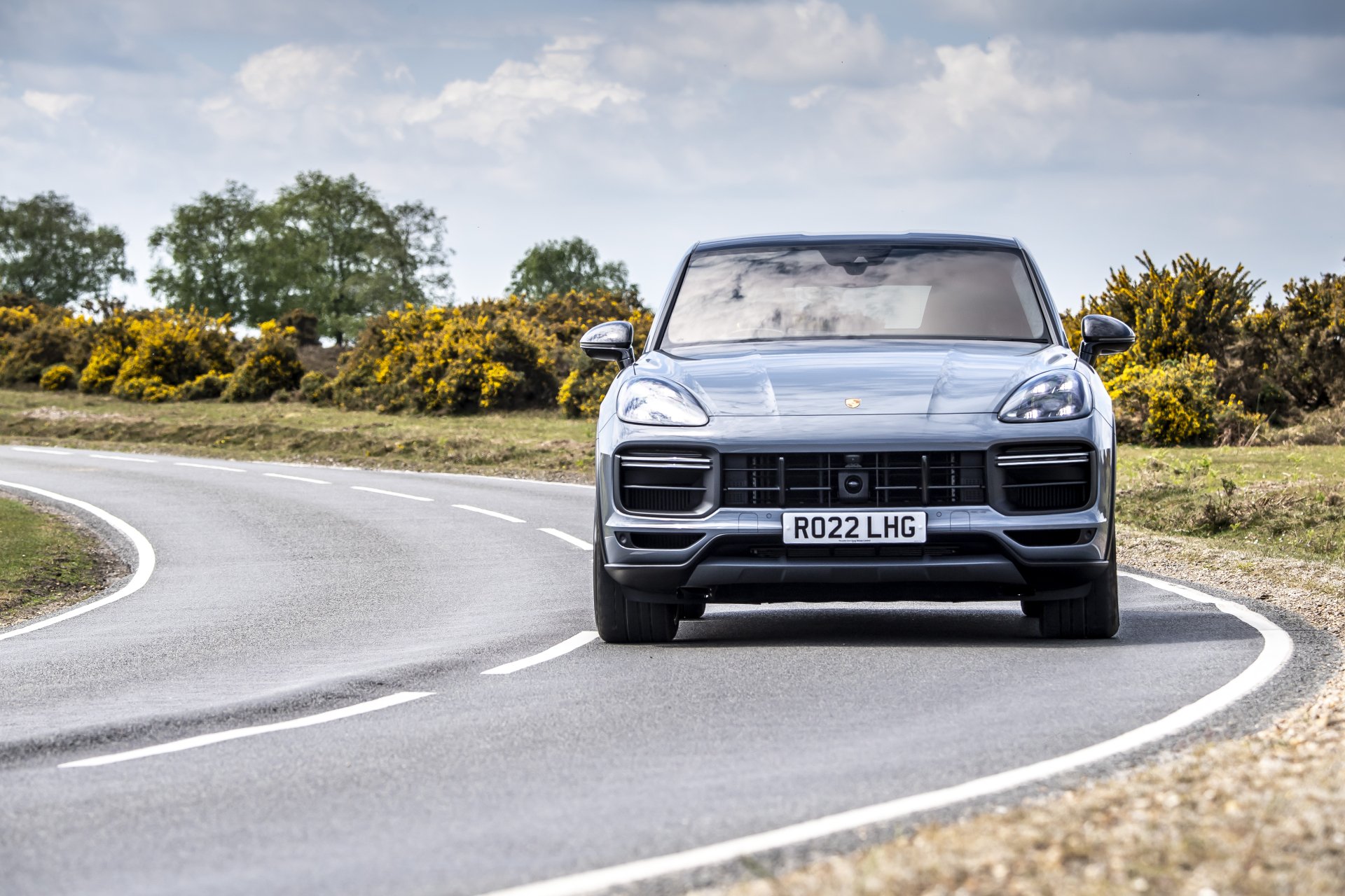 Download Vehicle Porsche Cayenne Turbo 4k Ultra HD Wallpaper