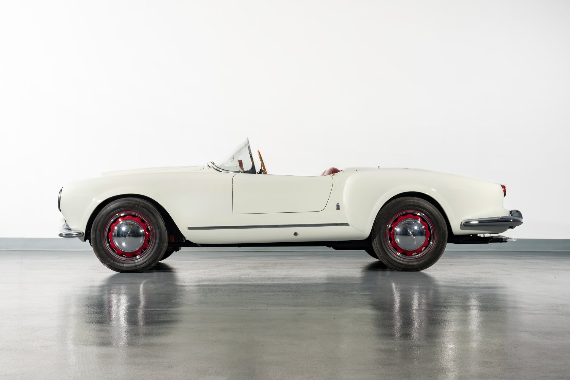 Download Vehicle Lancia Aurelia B24 Spider 4k Ultra HD Wallpaper