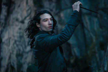 Ezra Miller movie Fantastic Beasts: The Secrets of Dumbledore HD Desktop Wallpaper | Background Image