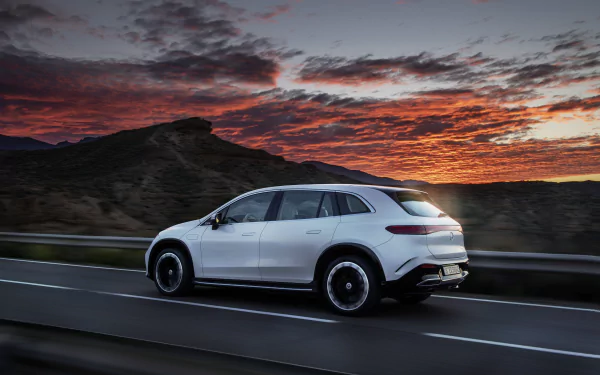 vehicle Mercedes-Benz EQS 450+ HD Desktop Wallpaper | Background Image