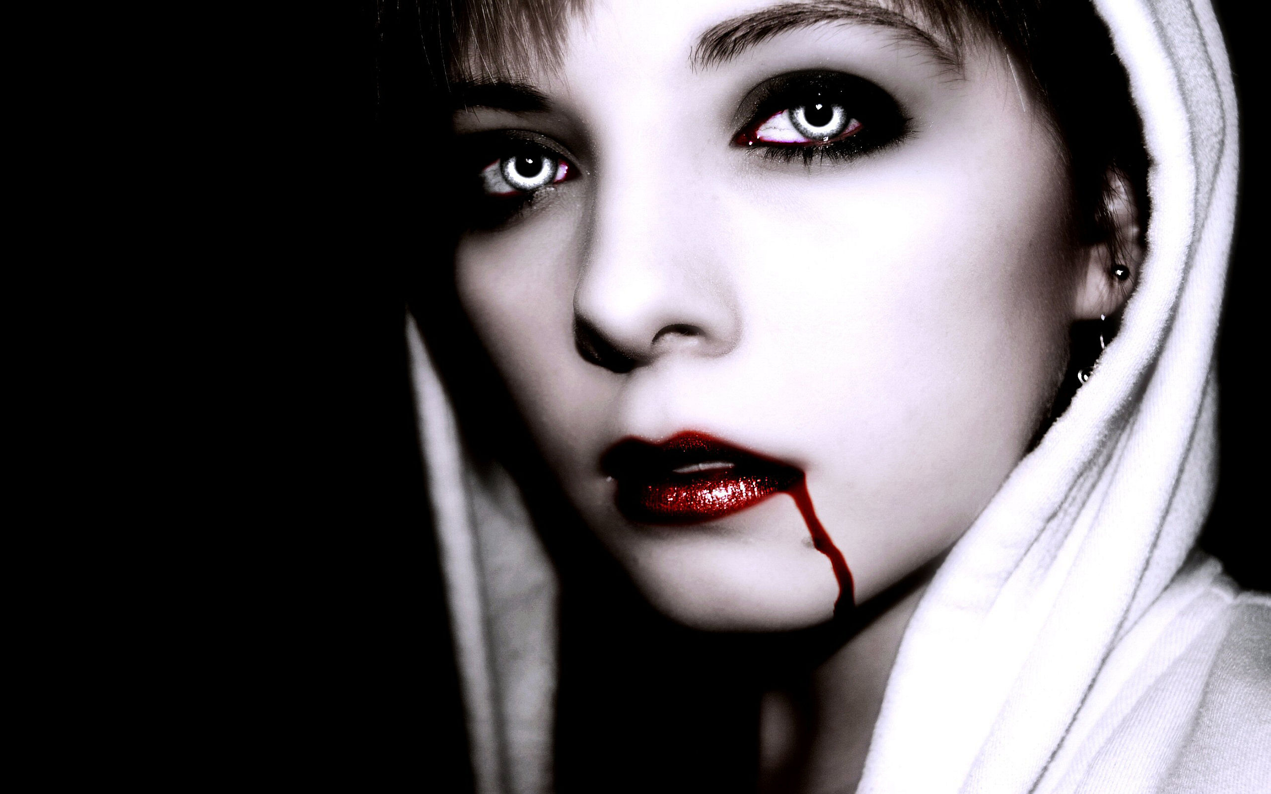 Katlin, a mesmerizing vampire in a mystical fantasy world.