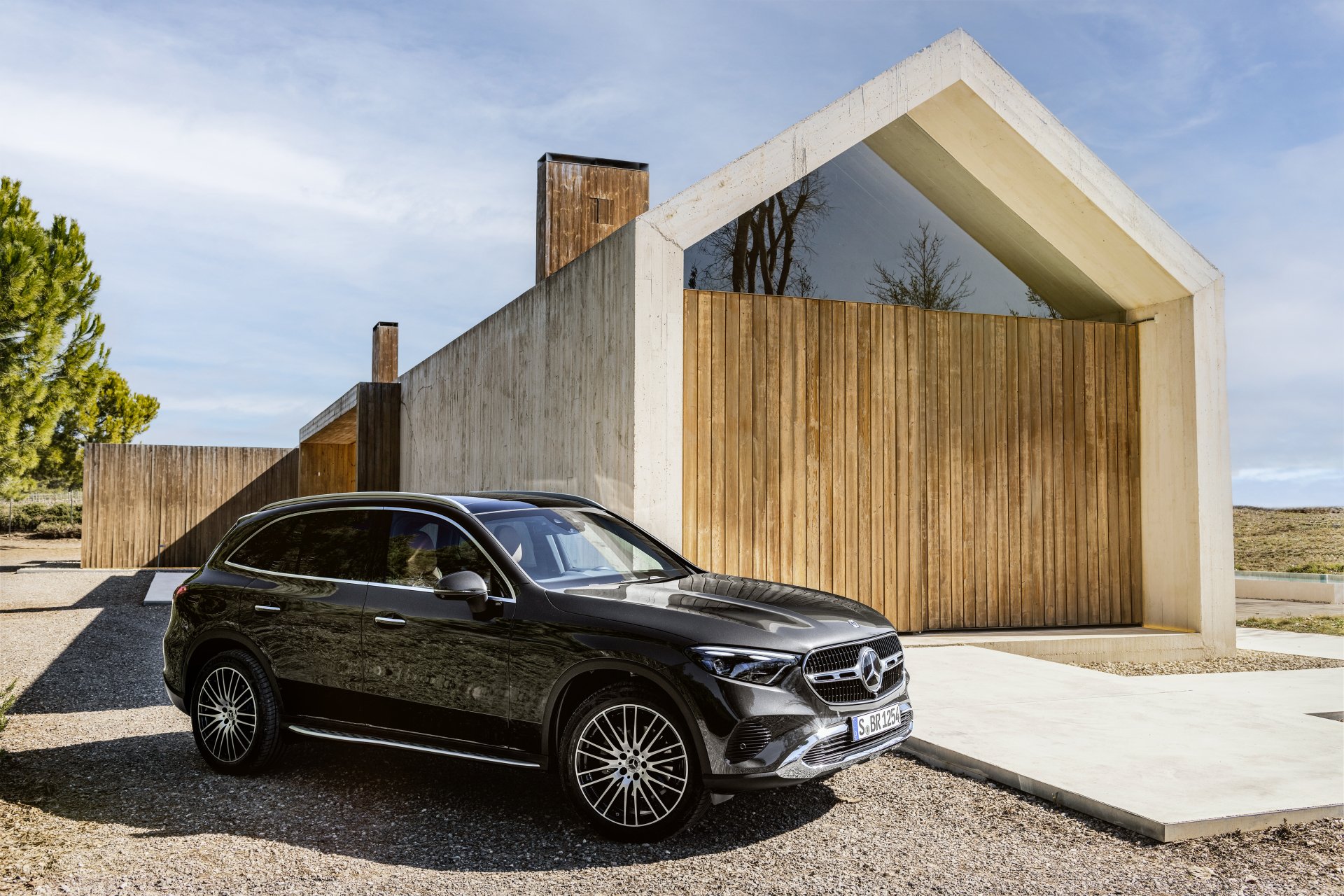 Download Vehicle Mercedes-Benz GLC-Class 4k Ultra HD Wallpaper