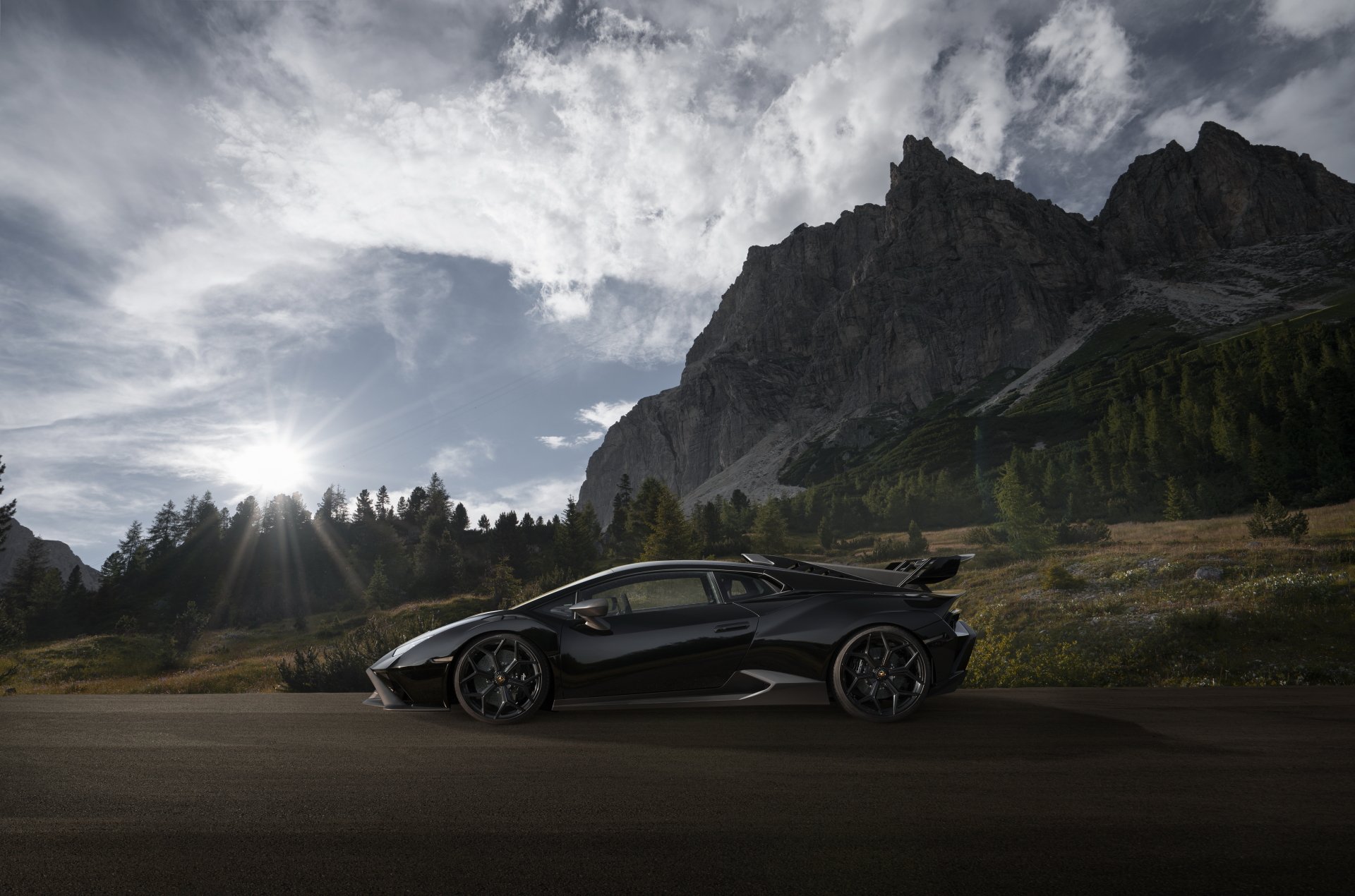 Download Vehicle Lamborghini Huracán STO 4k Ultra HD Wallpaper