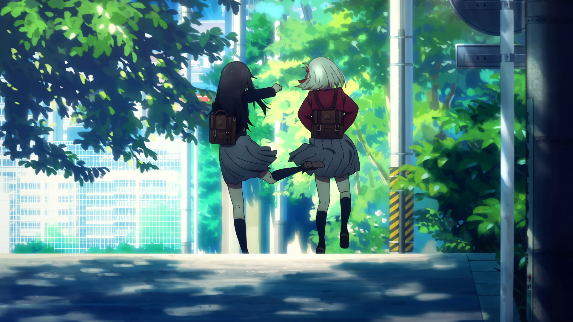 4K Ultra HD anime wallpaper featuring two girls from Lycoris Recoil walking along a sunlit, leafy urban street with vibrant greenery and soft shadows.