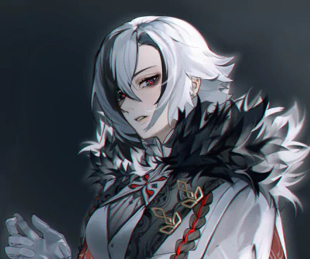 Arlecchino (Genshin Impact): white‑haired, red‑eyed character in an ornate white outfit with a black feathered collar, moody dark background — 2K Quad HD PC desktop wallpaper, video game art.