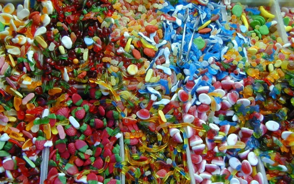 HD desktop wallpaper featuring an assortment of colorful gummy bears and various candies, creating a vibrant and appetizing background.