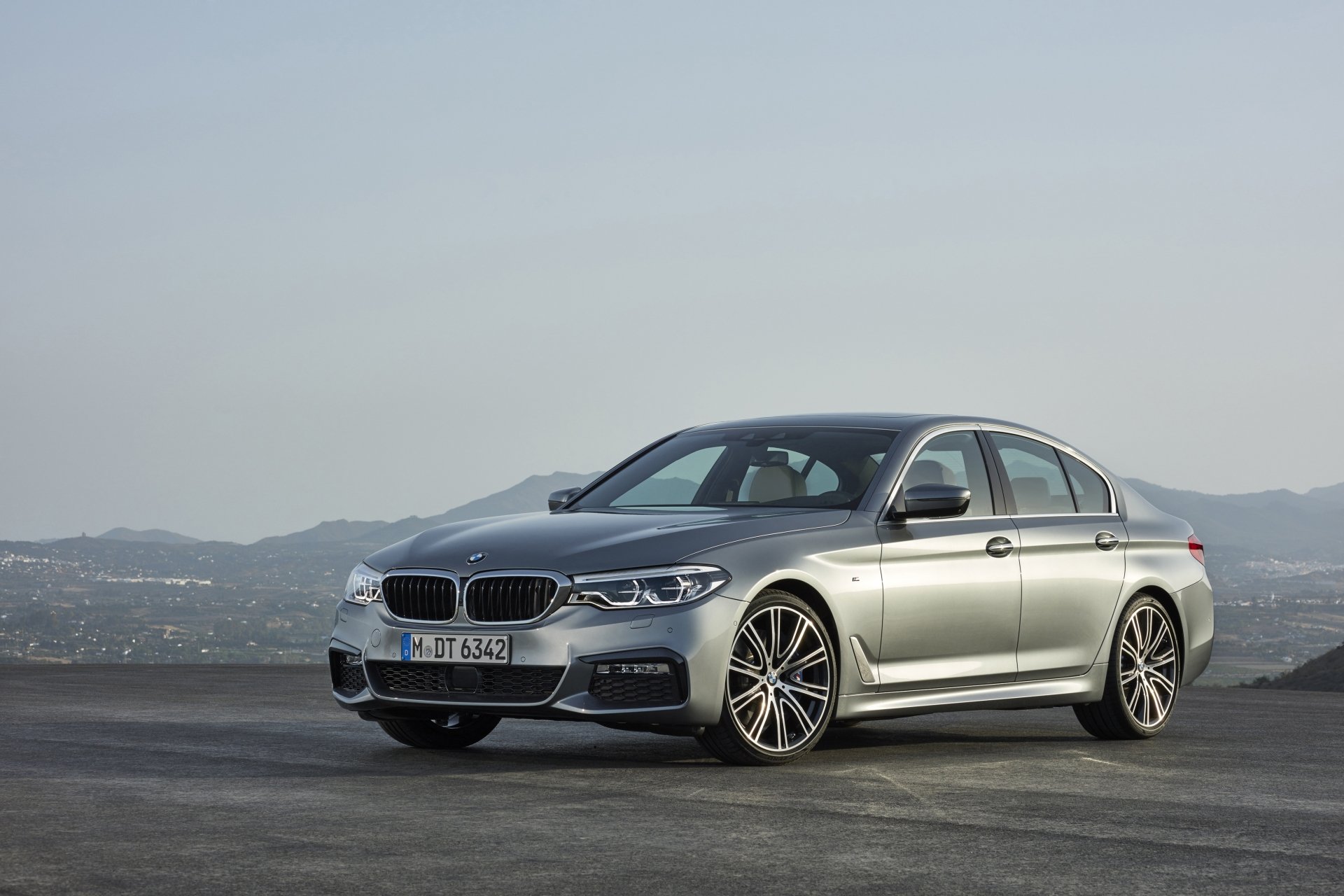 Download Vehicle BMW 5 Series 4k Ultra HD Wallpaper