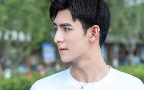 Celebrity Wang Hao Xuan HD Wallpaper | Background Image