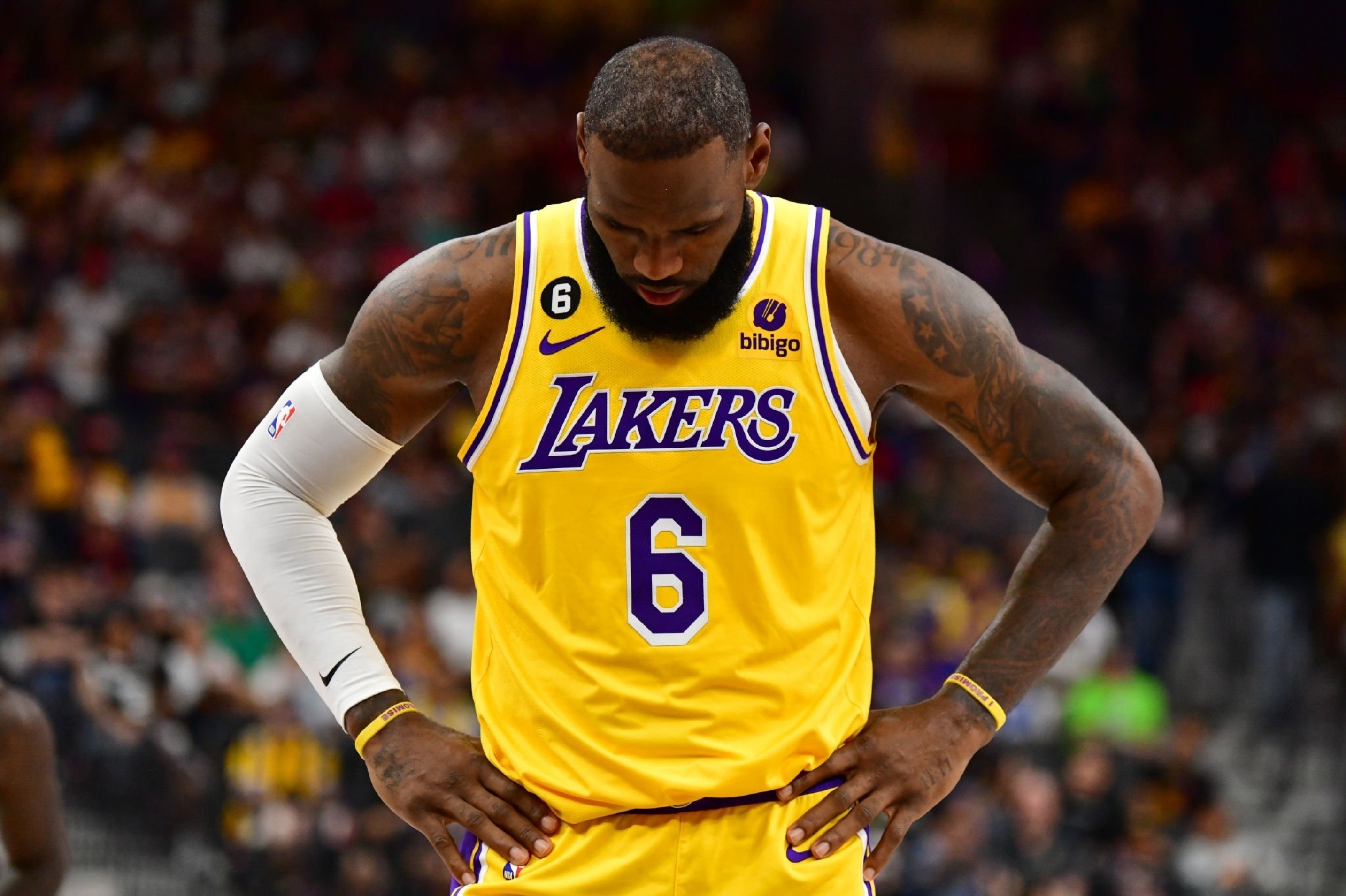 BNYF Lebron James Wallpaper Lakers Poster Canvas Art Poster and Wall Art  Picture Print Modern Family bedroom Decor Posters 12x18inch(30x45cm) :  Amazon.co.uk: Home & Kitchen