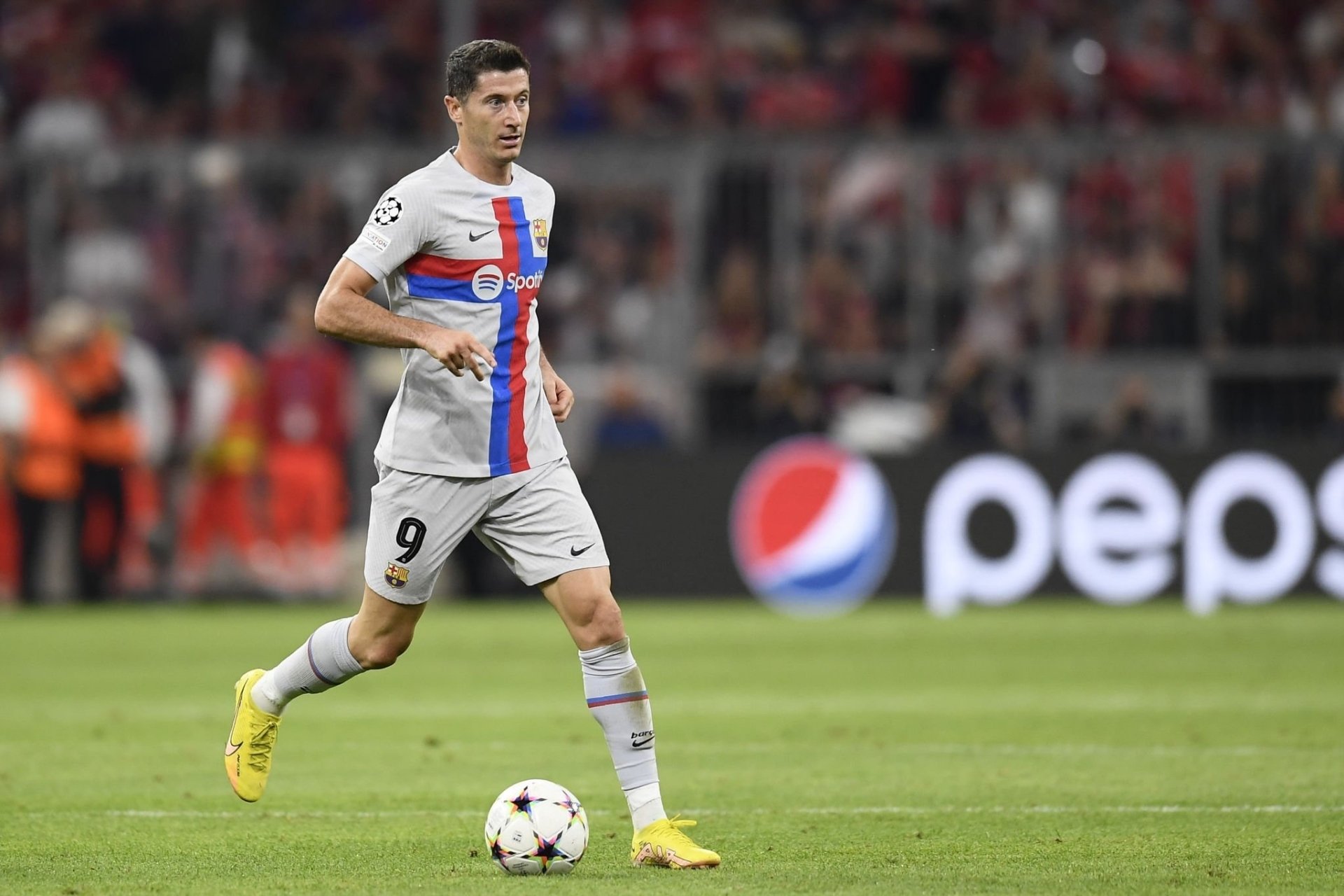 Download FC Barcelona Robert Lewandowski Sports HD Wallpaper