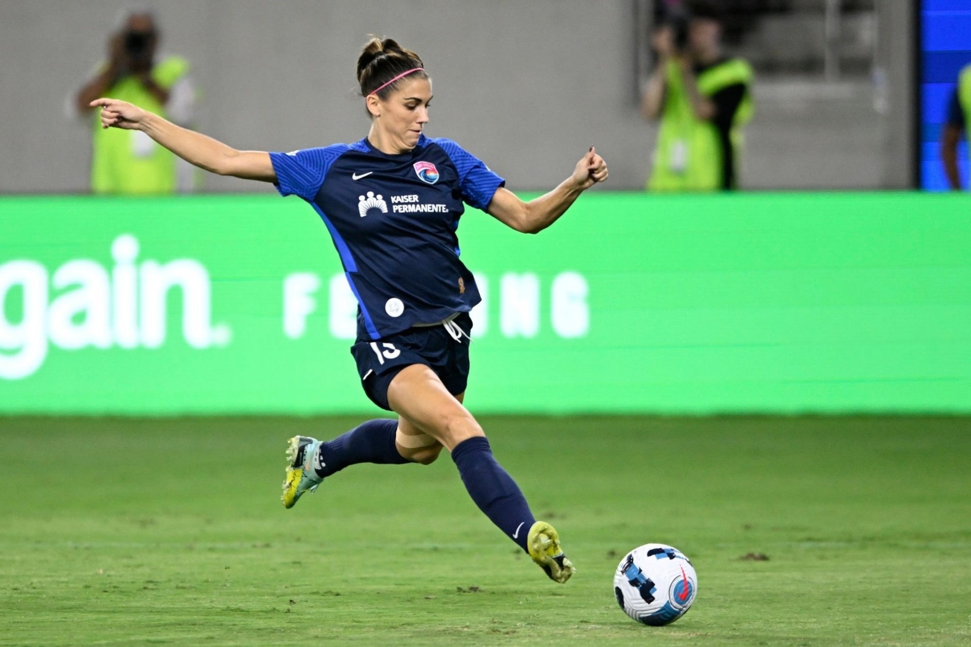 Dynamic HD Wallpaper: Alex Morgan of San Diego Wave FC in action