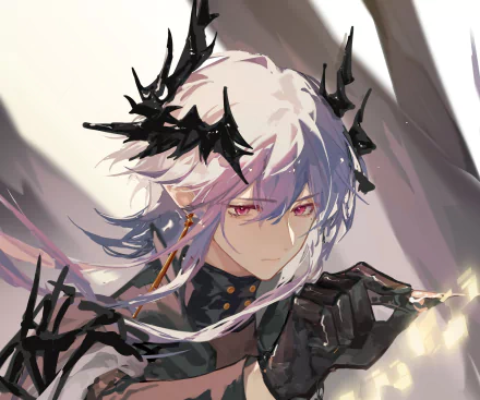 2K Quad HD PC desktop wallpaper: Arknights logo and close-up of white‑haired character with black horned headpiece and red eyes—stylized video game Arknights artwork.