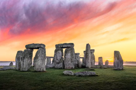 HD desktop wallpaper showcasing the man-made Stonehenge monument against a vibrant sunset sky.