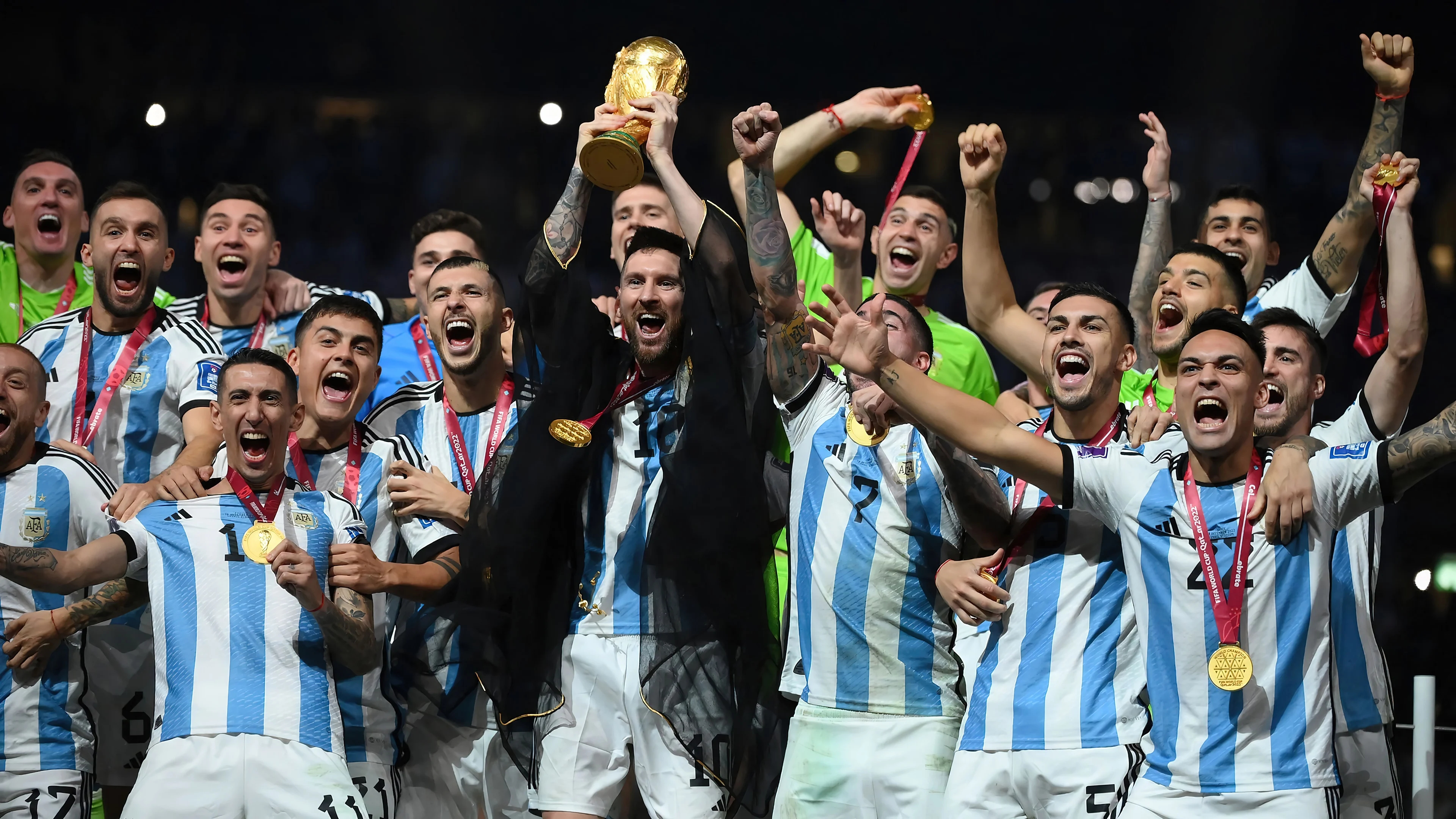 40 спортсменов 6 из аргентины. Сборная Аргентины финал 2022. Lionel Messi World Cup 2022. Сборная Аргентины победа на ЧМ 2022.