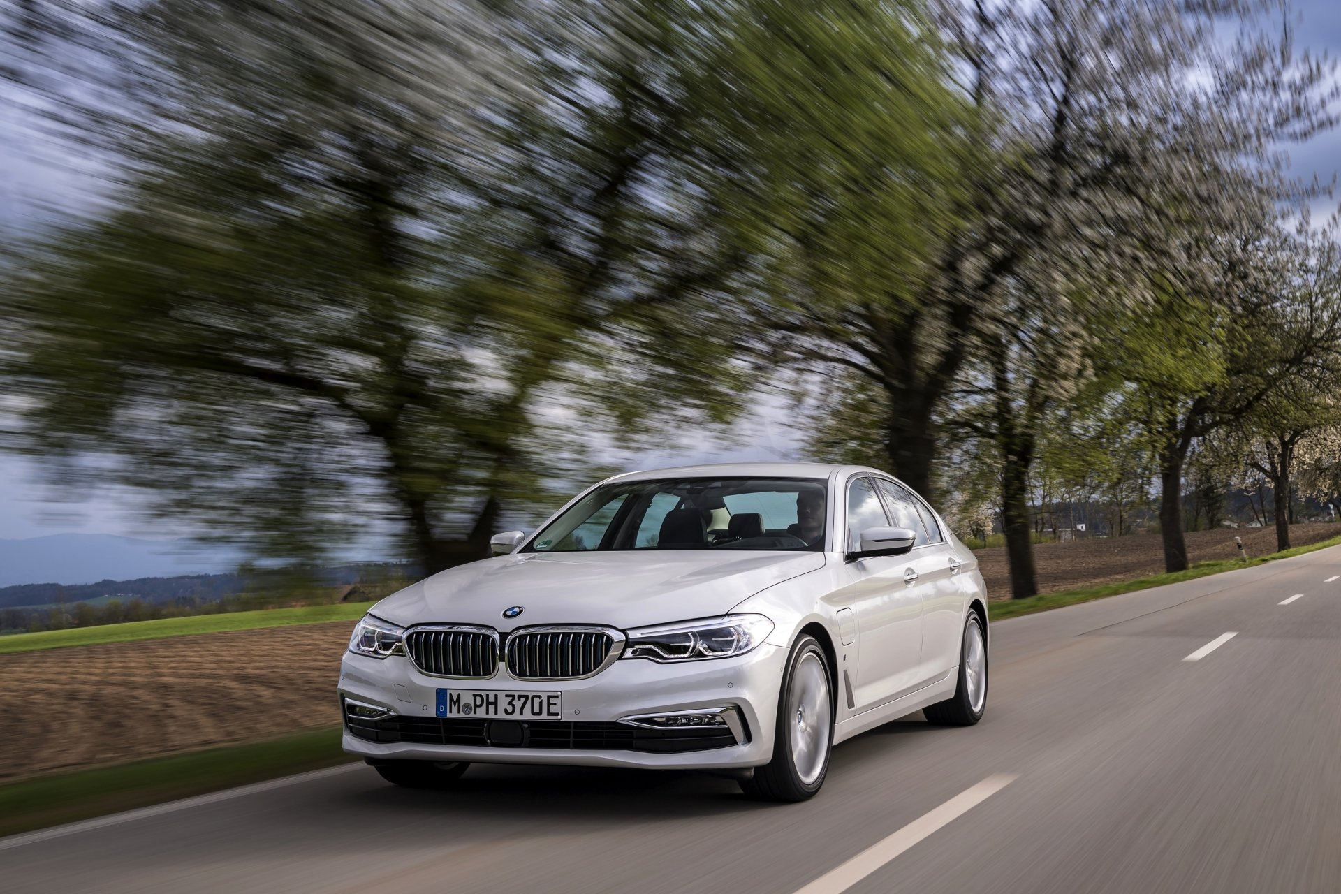 Download Vehicle BMW 5 Series 4k Ultra HD Wallpaper