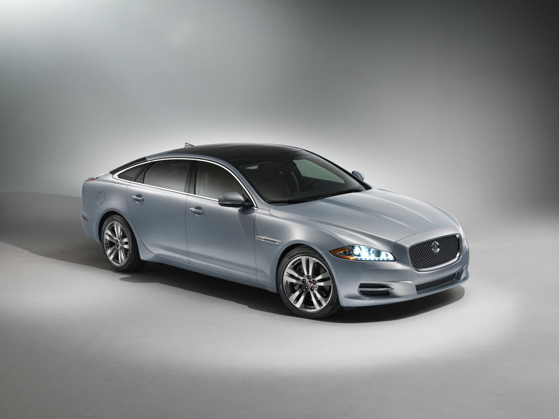 Download Vehicle Jaguar XJL 8k Ultra HD Wallpaper