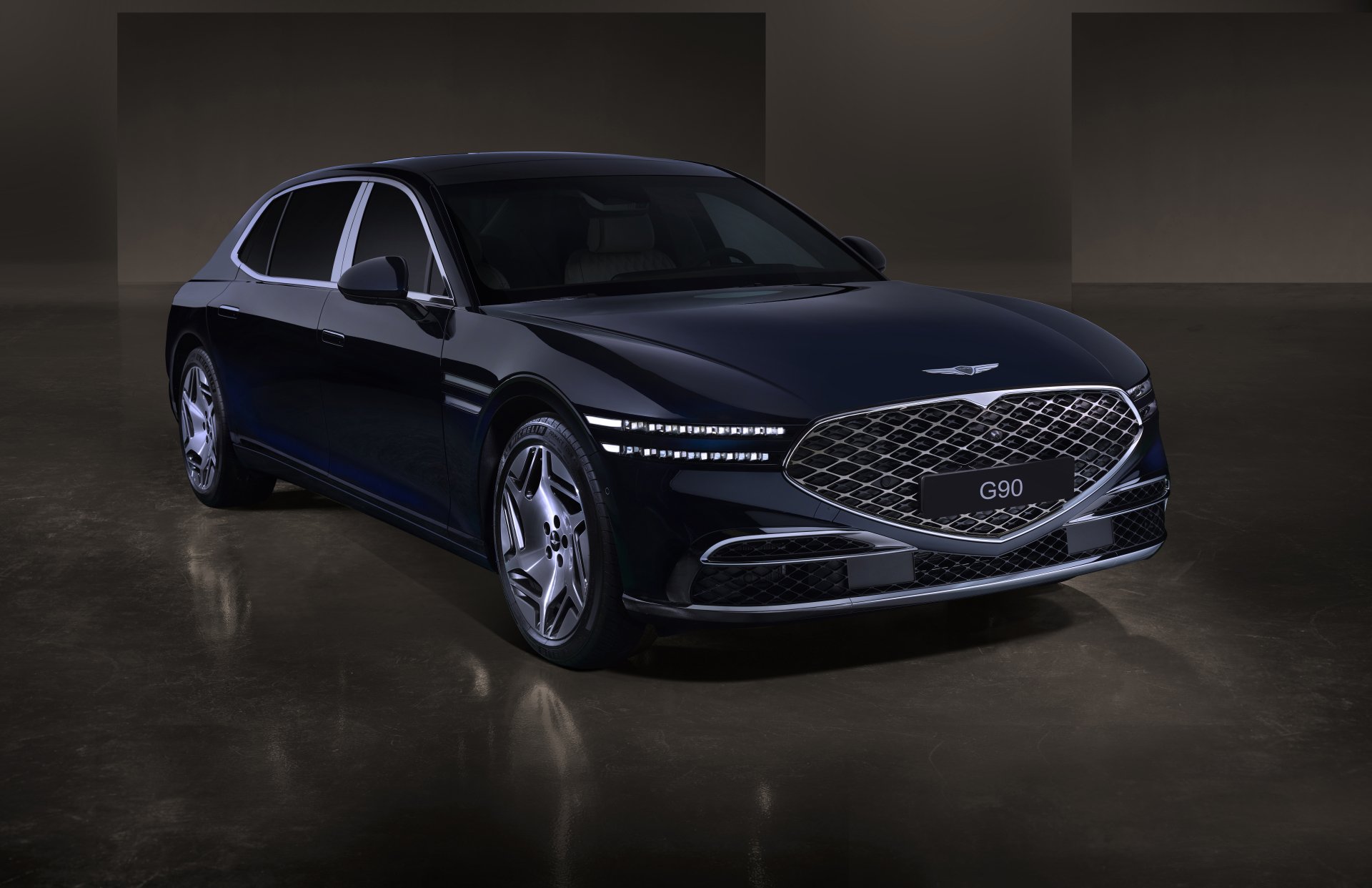 Download Vehicle Genesis G90 8k Ultra HD Wallpaper