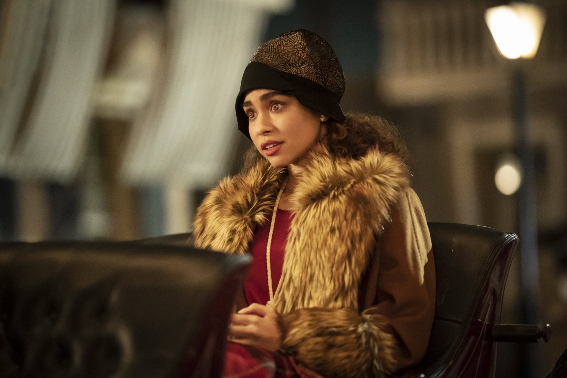 HD wallpaper of Bailey Bass in Interview with the Vampire, dressed in a vintage fur coat and hat.
