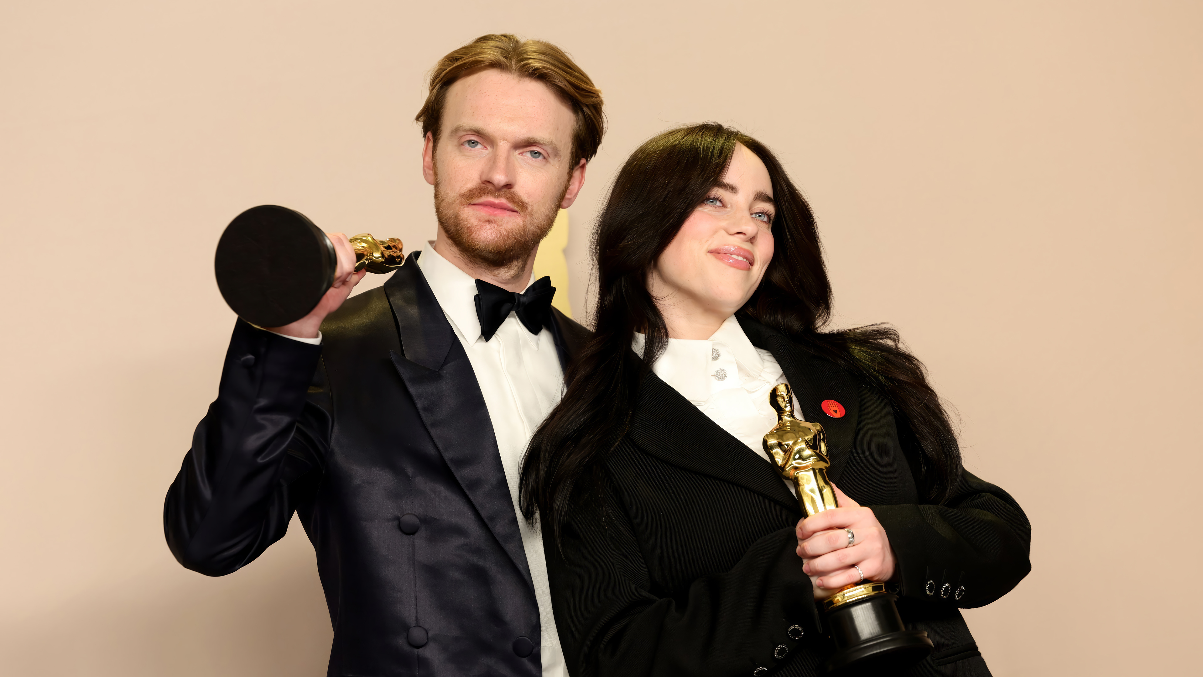 Oscars Night Elegance - HD Desktop Wallpaper Featuring Celebrity at