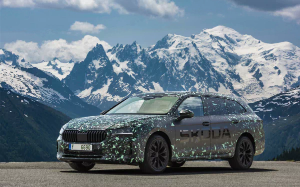 Škoda Superb car against a backdrop of snowy mountains, suitable as a HD desktop wallpaper and background.